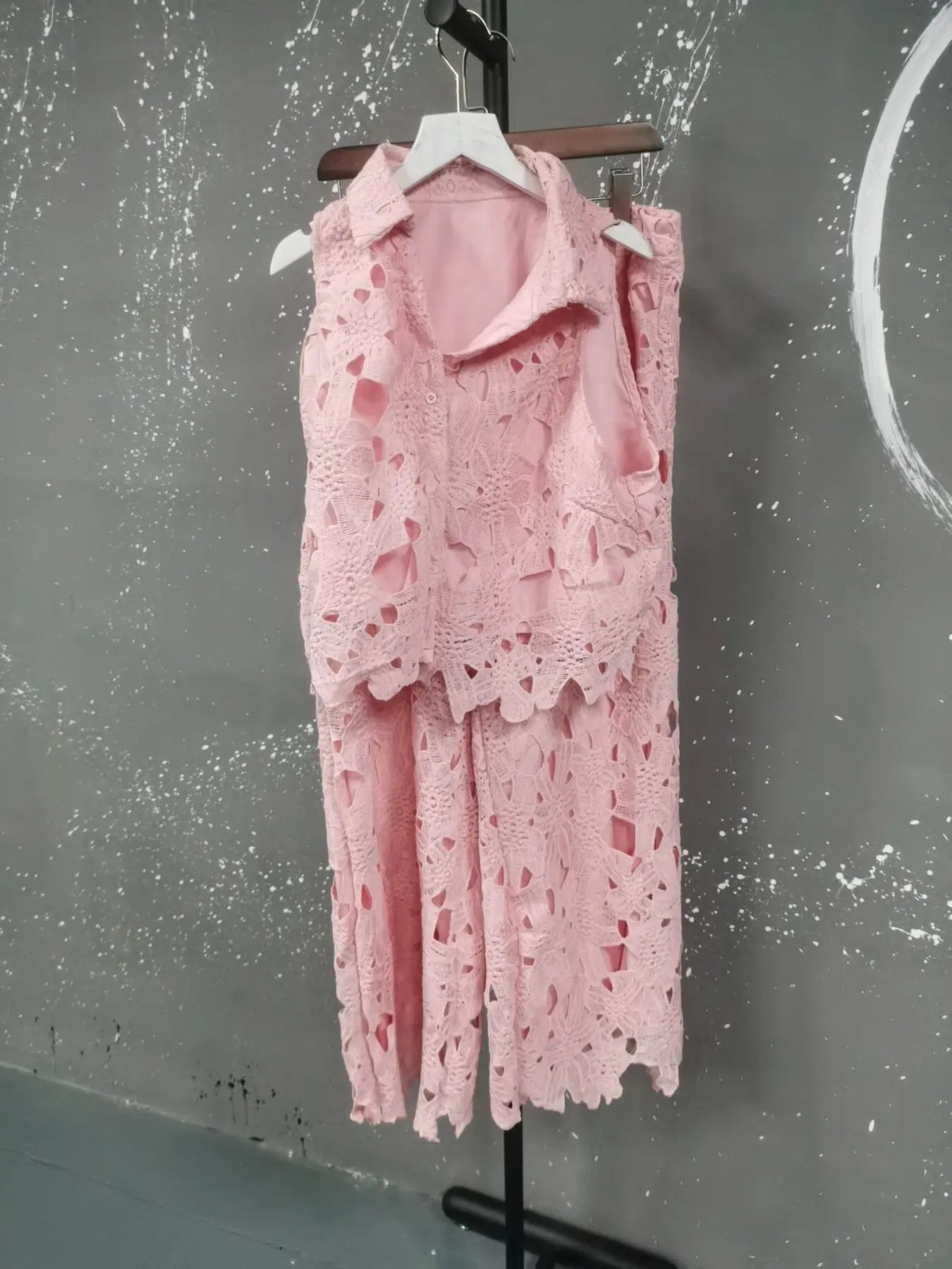 LGRQ turn-down collar sleeveless lace hollow out single breasted shirt top and high waist full length pants two pieces set