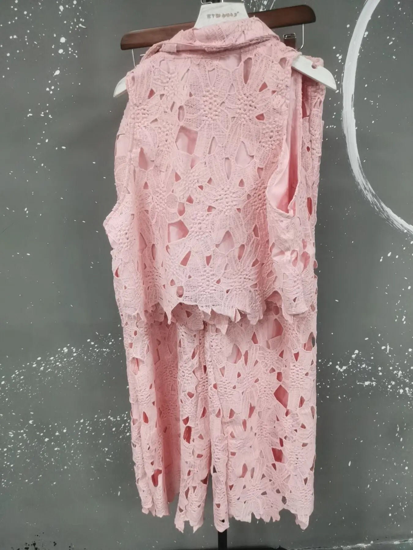 LGRQ turn-down collar sleeveless lace hollow out single breasted shirt top and high waist full length pants two pieces set